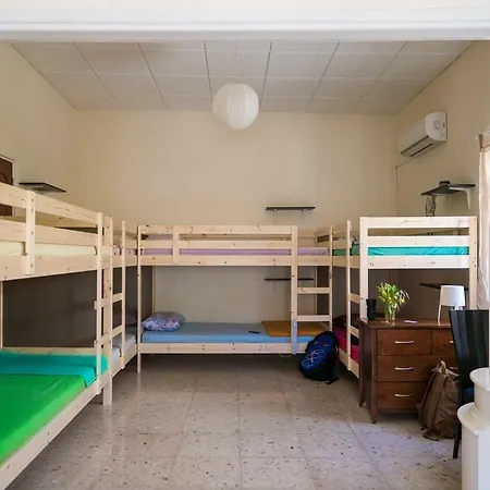Hostal Garden House