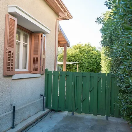 Hostal Garden House *
